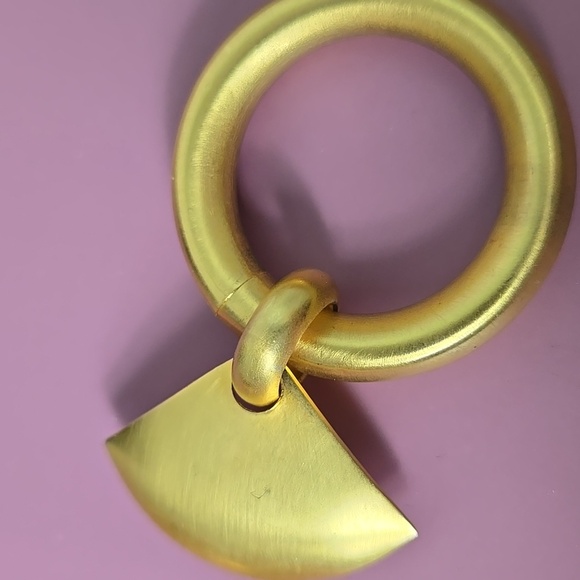 Elegant Gold Tone Statement Earrings Clip On Earrings - Picture 13 of 15